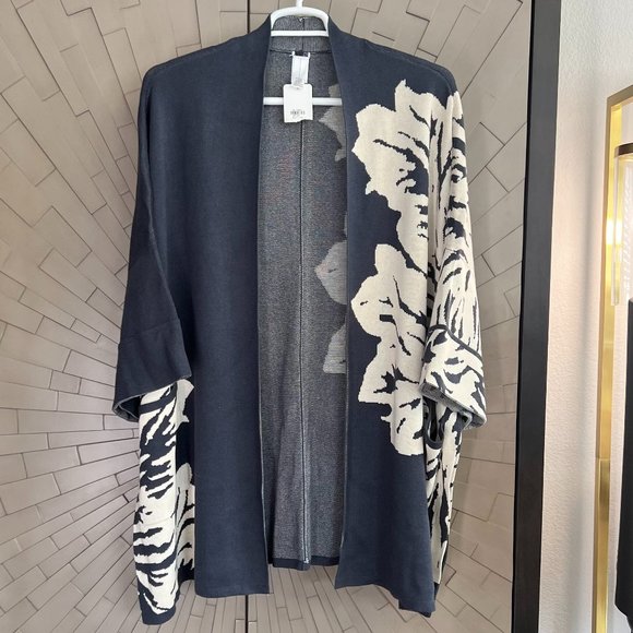 NWT WynneCollection Floral Kimono Poncho Topper Cardigan Sweater 1X NEW - Picture 1 of 9
